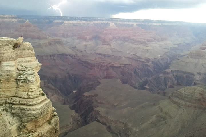 Grand_Canyon_thunderstorm_4